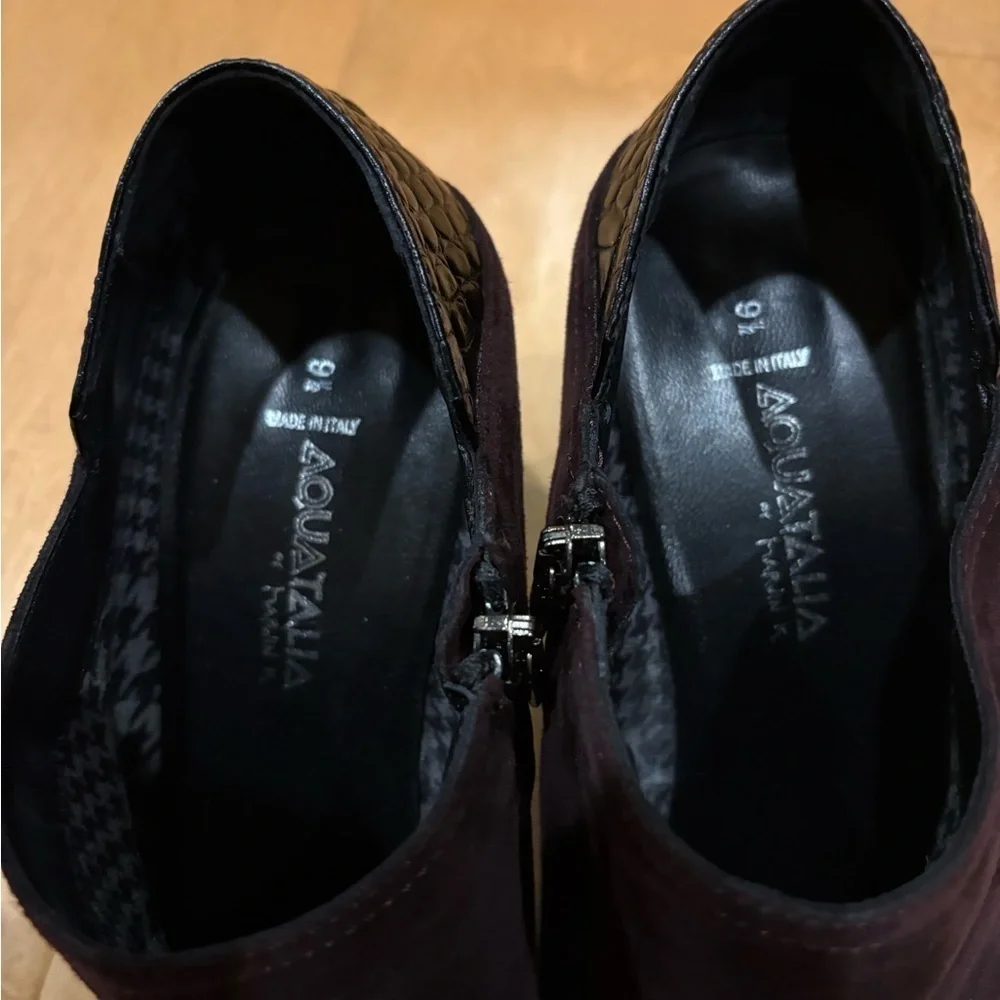 Aquatalia Italy heeled suede booties boots shoes croc embossed sz 9.5 burgundy
